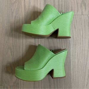 NWT H&M bright Green Straw Platform Mules (Size 38/US 7)